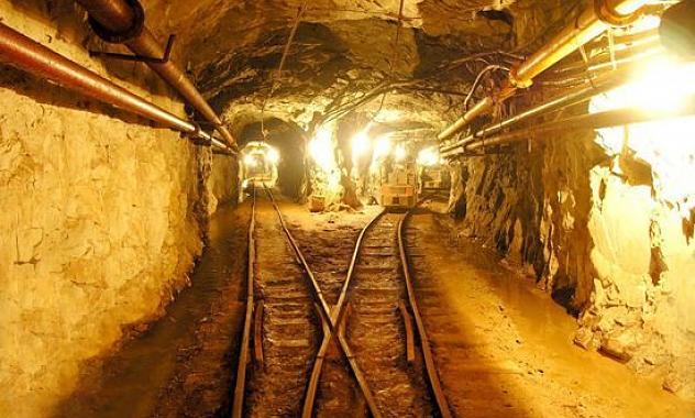 19 07 05 OP Ricos pobres y pobres ricos 2 Mina subterránea en galería