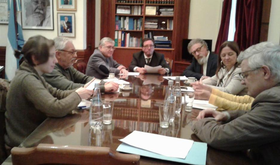 19 11 23 OP Pretenden derogar la ley 24.051 de Residuos Peligrosos 2 Reunión del Fiscal Antonio Gómez con legisladores