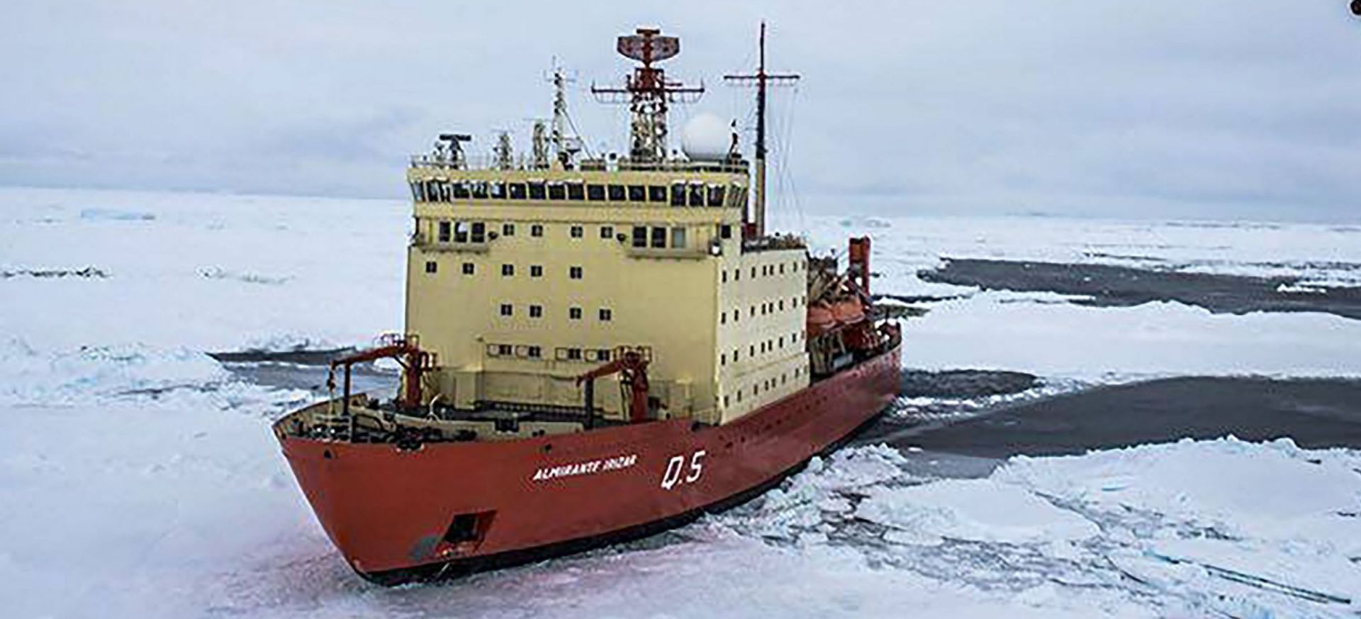 20 02 22 OP 22 de febrero Día de la Antártida Argentina 9 ARA Almirante Irizar en el hielo