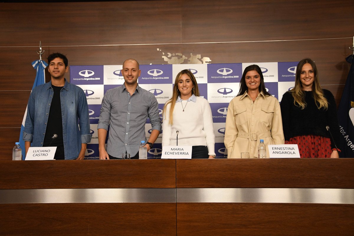 20 04 04 OP Médicos argentinos regresan a su país para enfrentar Covid 19 1 Parte del grupo en Ezeiza