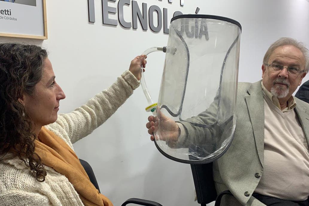 20 05 10 OP Grasita de iguana macho mezclaita con yerba buena 2 Alasino y Beltramo científicos que desarrollaron el tratamiento