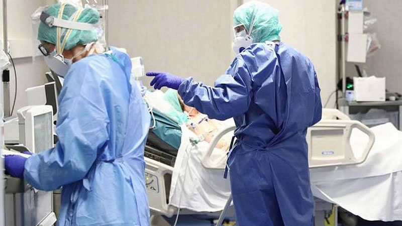 20 06 22 OP Covid 19 la OMS alerta que el mundo entró en una fase peligrosa 2 Paciente en cuidados intensivos