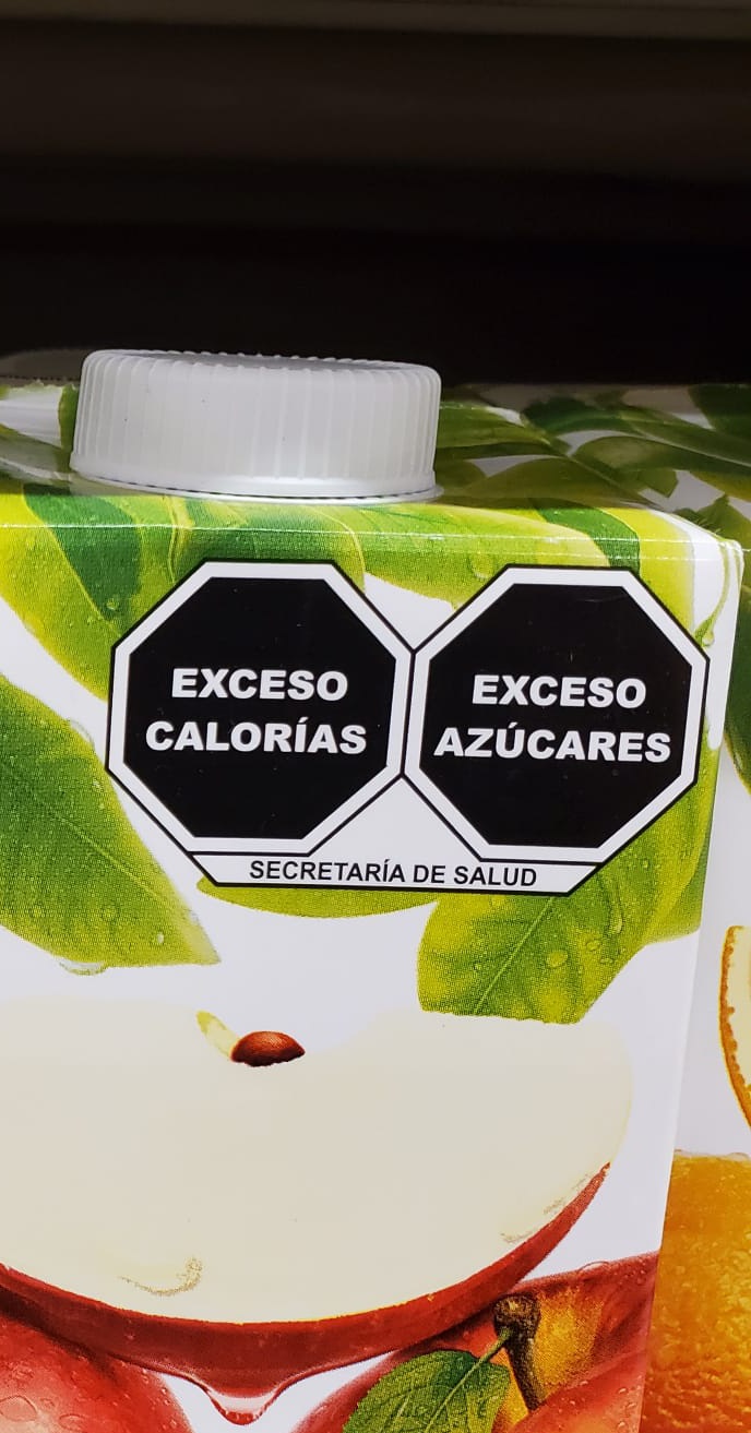 20 11 12 OP Cuando comer no es sinónimo de alimentación saludable 1 Botella etiquetada