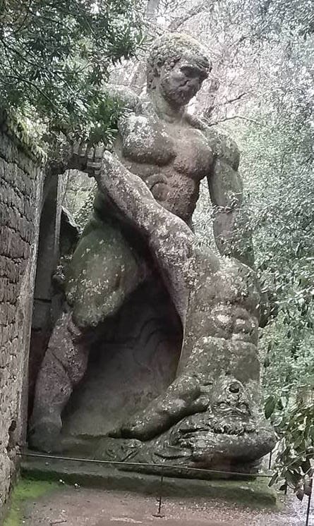 21 11 04 PGD Bomarzo el laberinto inquietante 6